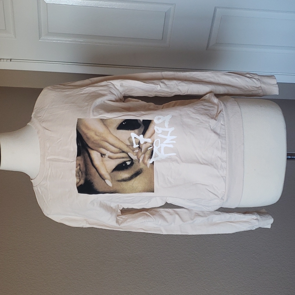 DIVIDED Tan Ariana Grande sweatshirt Size Small